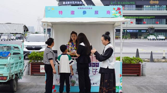 郫都国庆“美丽经济”热力迸发丨春天花乐园与蝴蝶村点燃消费新引擎