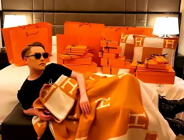 央视怒批！人民日报点名封杀！这5位目无法纪的大网红，彻底凉凉