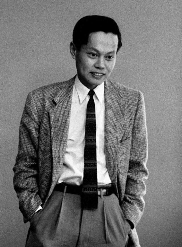 杨振宁去世才2天，令人恶心的一幕出现了，杨振宁助理曾辟谣