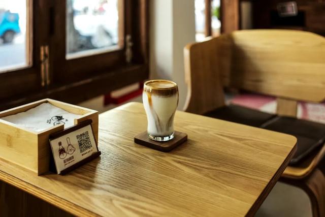 不走寻常路的国际化县城，关心一日三餐，更关心咖啡和汇率