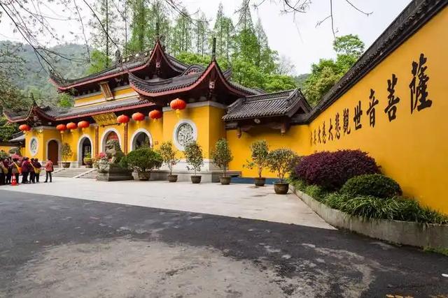 为什么景区都开始扎堆免门票了？他们到底是会亏本，还是赚更多？