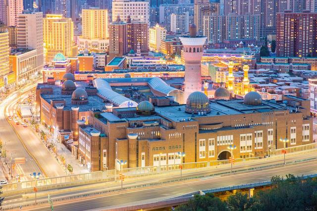 南方小土豆到了乌鲁木齐才知道，什么是离天空最近的大城市