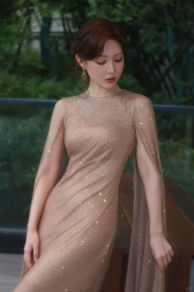 这样的央视主持人,也太美了吧!