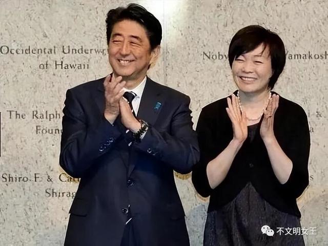 61岁安倍昭恵：丈夫遇刺后搬离婆家，种地疗伤，常去安倍坟前上香