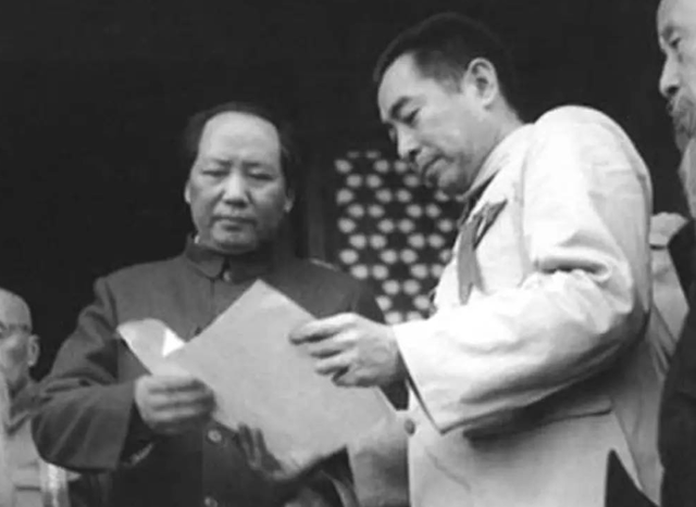 一把好手的周恩来总理，是如何发现，自己打仗水平不如毛泽东的？