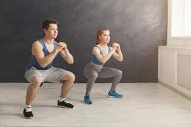 不去健身房，5个动作在家练遍全身肌肉图片