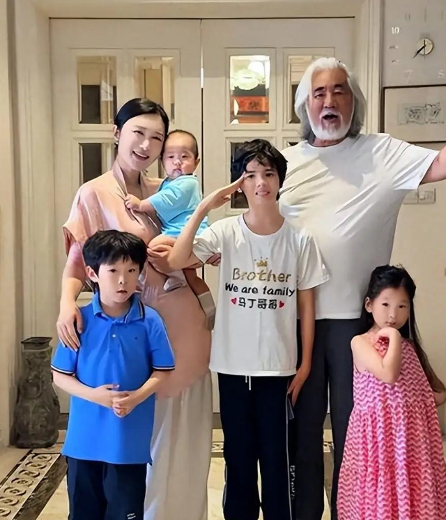 牡丹花下死！74岁张纪中爷孙恋翻车，年仅1岁的女儿承受"代价"