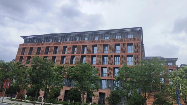 预约到了浙江大学,带女儿去了