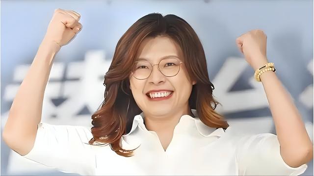 国民党改选，郑丽文暂排第一，不料郑丽文却说：我目标是不统不独