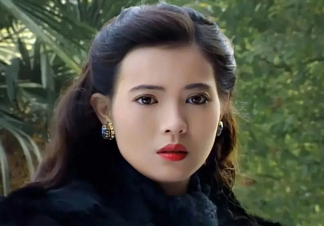 陪睡陪玩只是冰山一角，明星爆出的娱乐圈内幕，是一个比一个荒唐