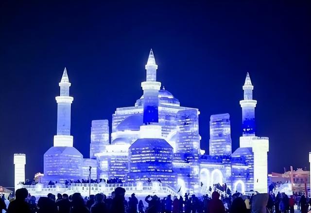 花8亿建冰雪大世界只开2个月？哈尔滨亏了20年，真的能回本吗？
