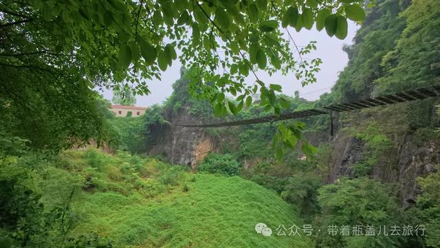 探秘重庆深山"鬼堡"，奢华废墟中暗藏玄机，背后真相到底是什么？