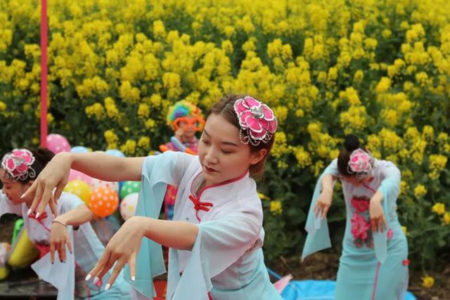 “舌尖上的春天”，明日一起去三元镇坐飞机逛花海尝花田火锅宴！