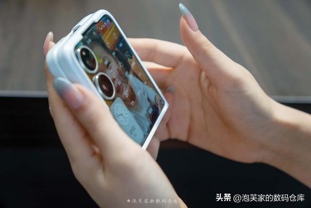 大概是目前最好的小折叠 小米MIX Flip2体验 PK三星Z Flip7优势不小