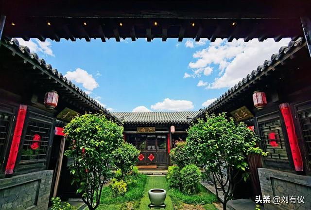 大同法华寺的白塔倾斜着，东南邑酒吧里音乐悠扬，2万步穿越古城