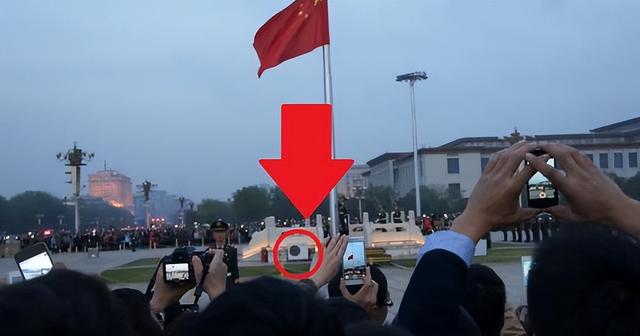 天安门旗台上为什么要安装空调？凉风根本吹不到士兵，看完才明白
