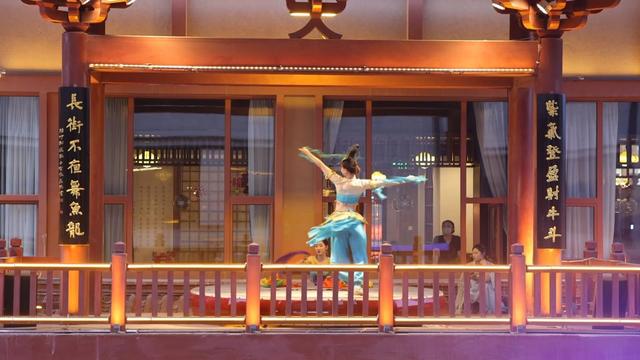 敦煌文旅“组合拳”激活消费新热潮