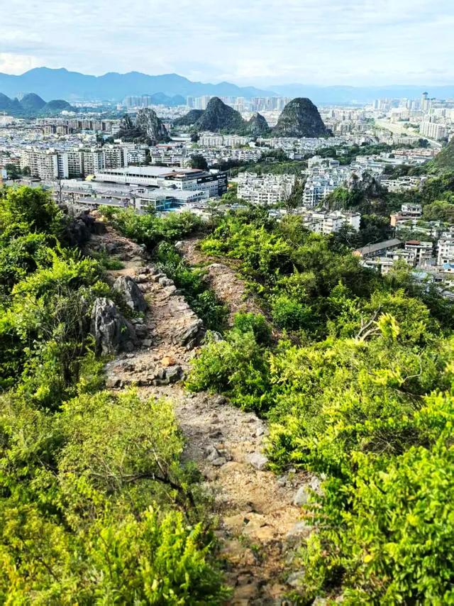 桂林：登峰尽赏满城秋！