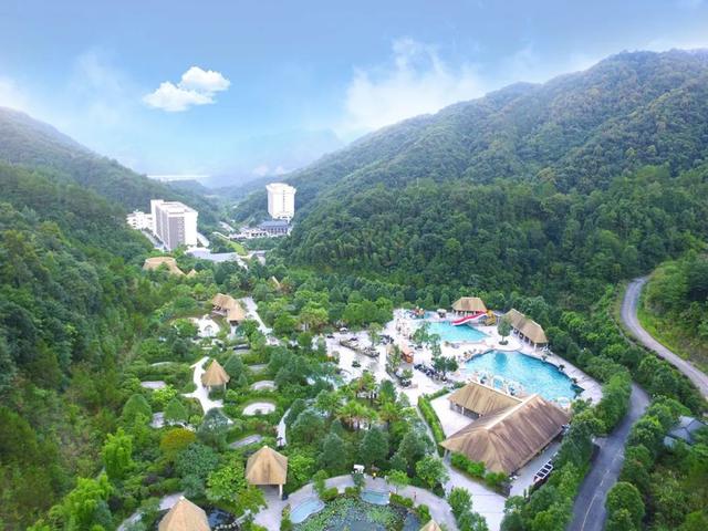 沉浸式感受韶关新丰绝美秋色！ 2天1夜赏枫露营品美食，徒步泡温泉，一起去躺平 ！