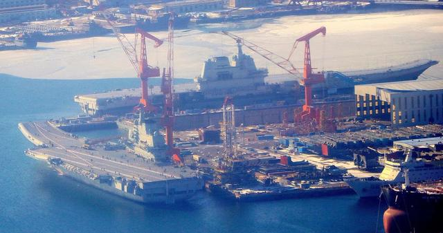 中美法航母对比一天跑多远：美国1335公里，法国1200公里，中国呢