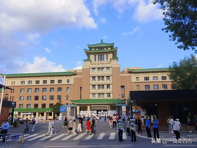 周末16点，长春新民大街又准时变身步行街，市集和舞台开放