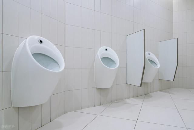 有没有前列腺炎，看喝水就知？患前列腺炎的人，喝水后或有4症状