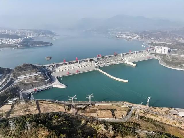印度主持人说：中国拿1.2万亿在西藏建水电工程，纯属瞎花钱
