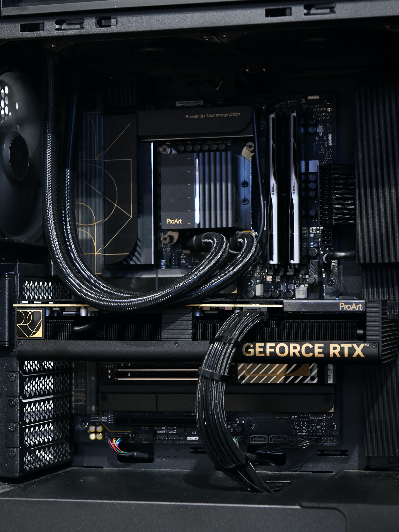 华硕主板闪耀BW2024,竞无止境 大放异彩