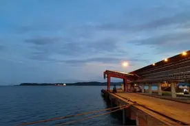 760期～船上休假回家，深夜夫妻团聚，久别重逢的喜悦让人陶醉图片