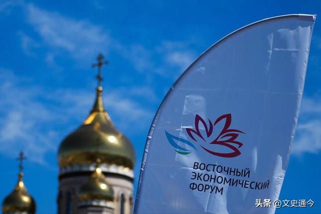 普京专机离开北京后，刚飞出中俄国境线，马上降落在了海参崴