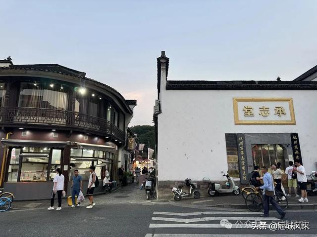 杭州寻吃·一碗蟹黄面