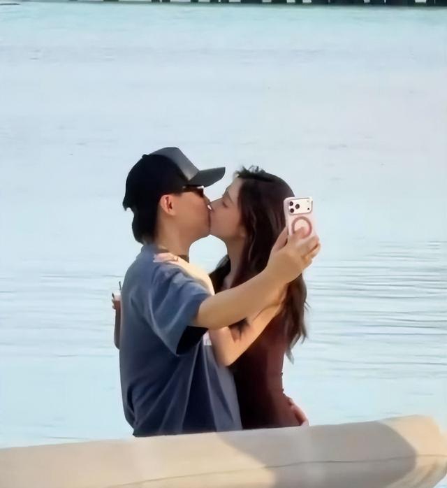 胡彦斌易梦玲恋情曝光！在马尔代夫亲吻搂抱被拍，两人相差16岁
