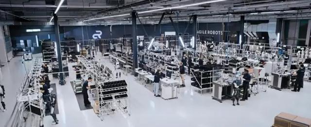 Agile发布首款人形机器人Agile ONE：一个物理AI工人连接整个工厂