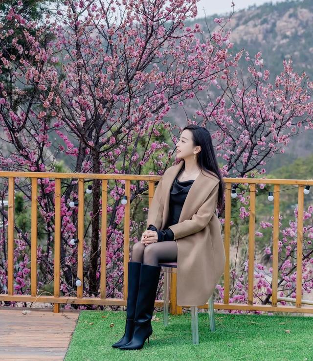 保时捷销冠黑丝配高跟靴，这气质果真不是一般人能驾驭的！