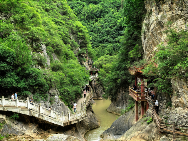 西狭秋韵：石刻无言，却与幽风诉千年