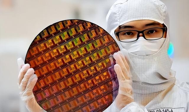 日本断供23种芯片设备，国产芯片或退至90nm，国产替代能否接力？