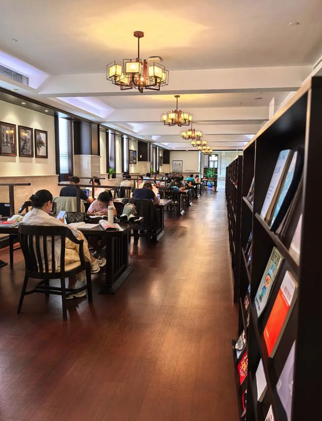 别再挤豫园！上海这个“小故宫”比它大3倍还免费，攻略收好！