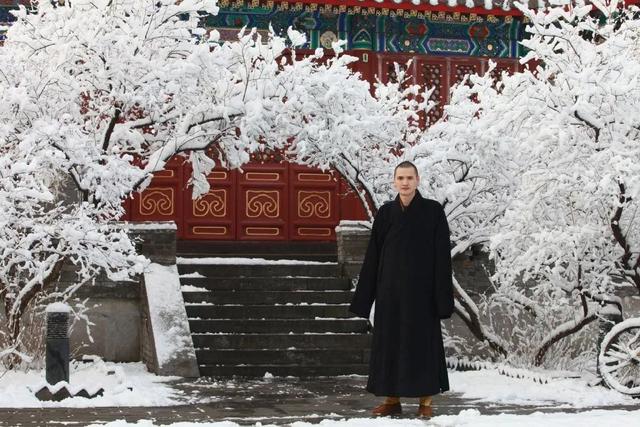 百万法拉利留不住最帅80后和尚，与释永信相比，两个是天差地别！