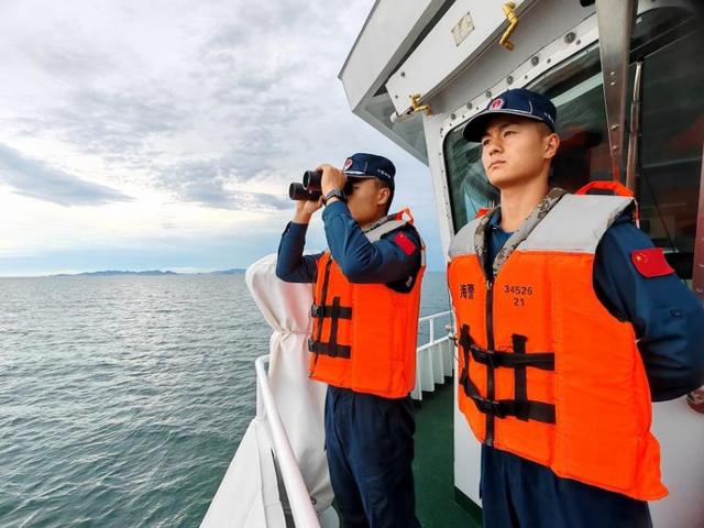 中方发出最后通告后，不到24小时	，中日舰艇正面交锋，石破茂警告