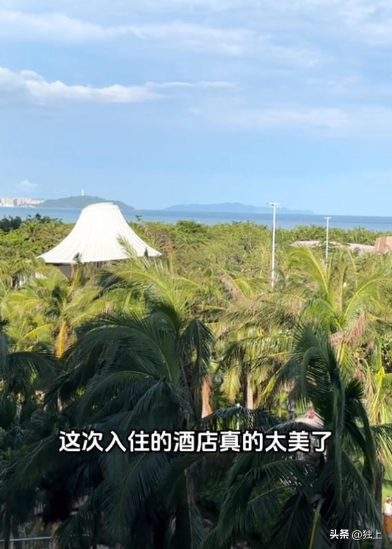伊能静住酒店10万一晚，一边泡澡一边看海洋动物，贫穷限制了想象