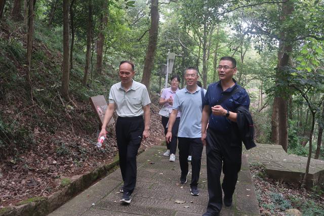 登高迎国庆 匠心贺华诞