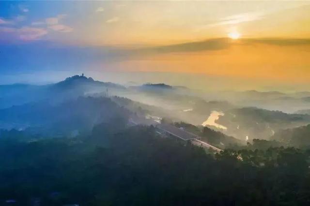 探秘新场景 | 跟着演员黄轩、金晨去打卡！在知美术馆邂逅艺术与清凉