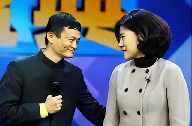 马云逗董明珠“看得上我不？”，她一句话让马爸爸语塞，格局绝了