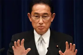 情况不妙，岸田文雄被逼下台，辞职前派人访华，求中国答应2件事图片