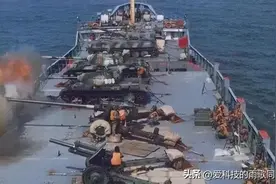 96年台海军演有多悲壮？坦克大炮搬上货船，登陆艇不够渔船来凑！图片