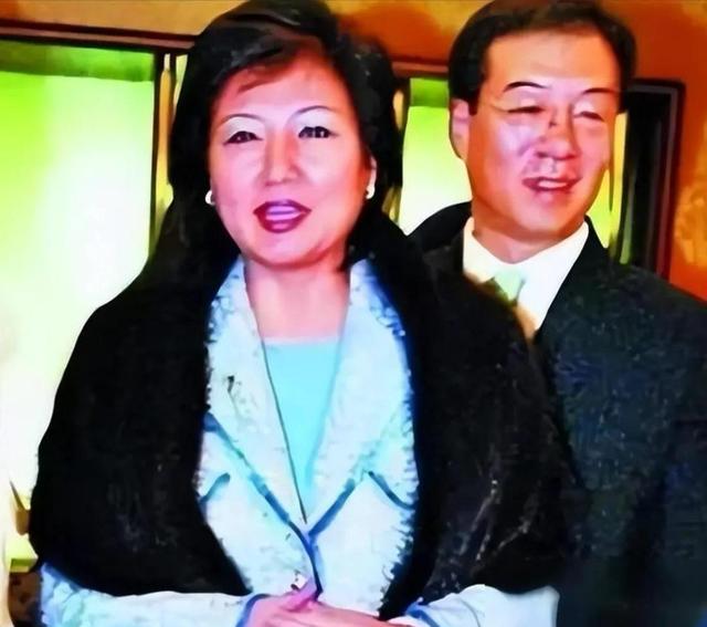 贾静雯没想到，当年赔2600万争回的女儿，如今用50亿遗产替她争光