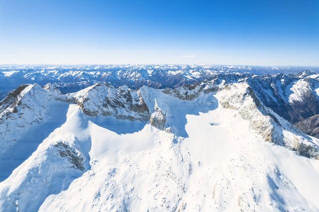 接上 第四部：阿坝——雪峰圣境，众生共舞的云端史诗