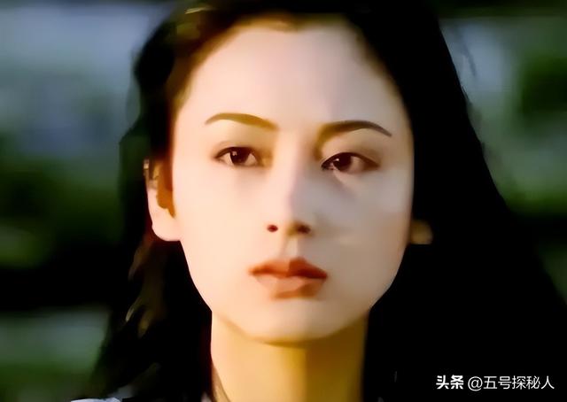 长得太美被导演占为己有，4年后生下大明星儿子，17岁就成男一号