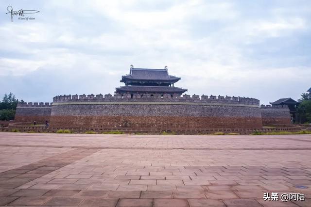 西昌古城始建于明洪武二十年，是凉山地区珍贵文物遗存最多的地方