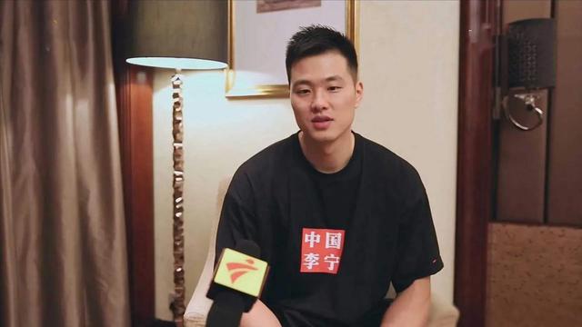 男篮前国手娶女篮一枝花,晒一家三口大合照,夫妻都是联赛冠军
